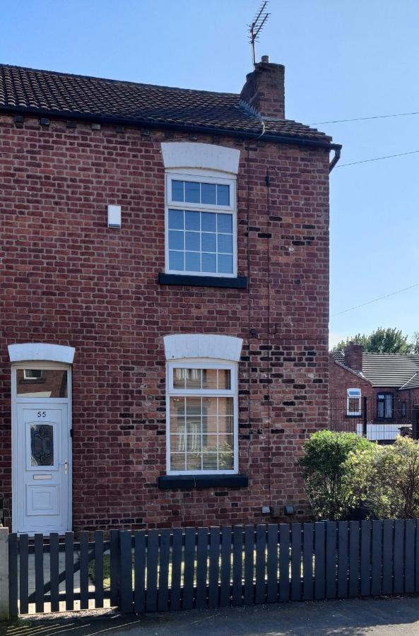 Victorian Semi Detached House Behind The High Street * Newton-le-Willows