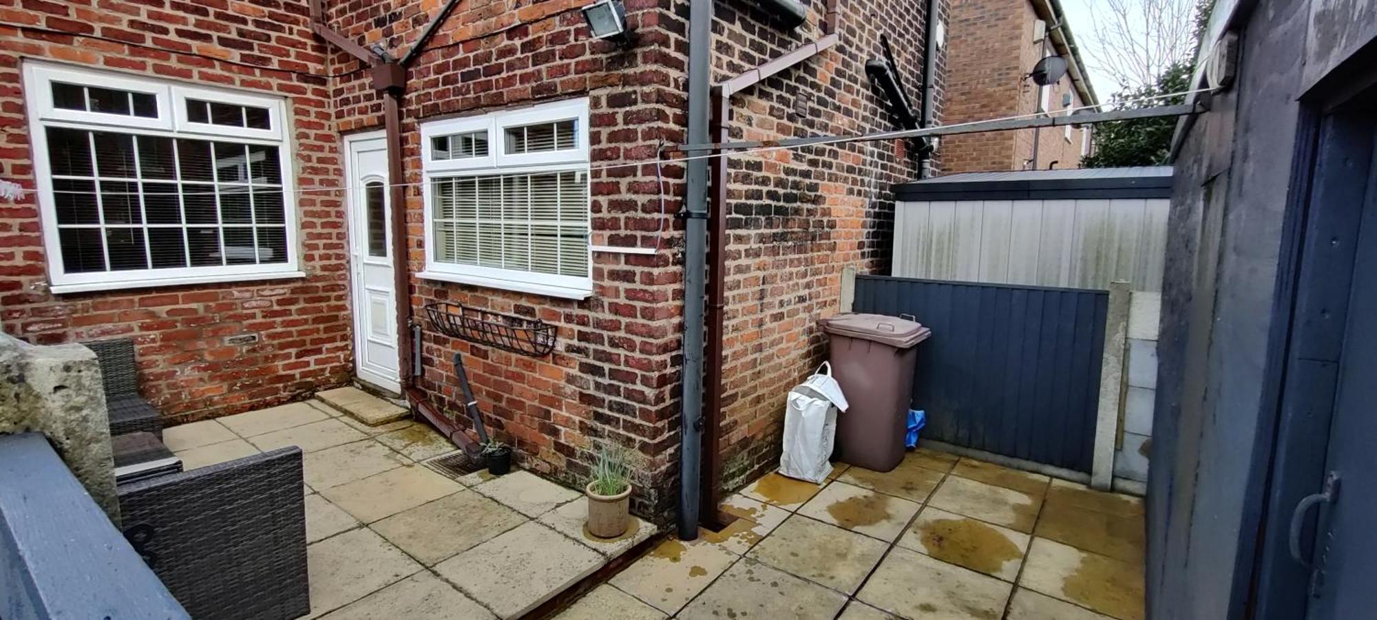 Holiday home Victorian Semi Detached House Behind The High Street Newton-le-Willows