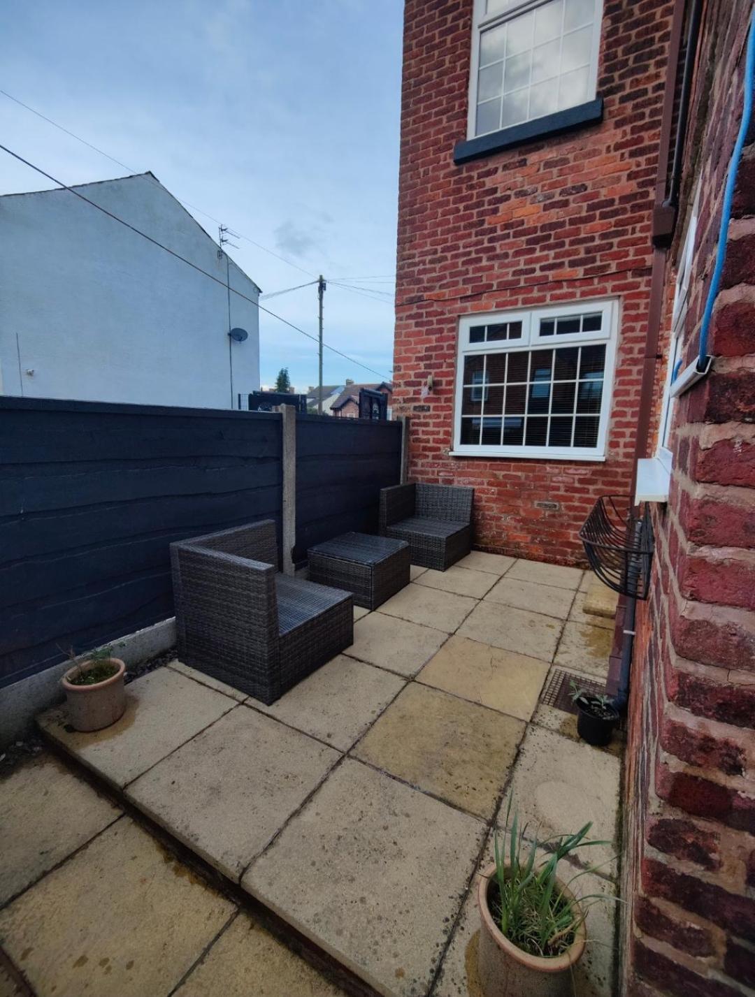 Victorian Semi Detached House Behind The High Street * Newton-le-Willows